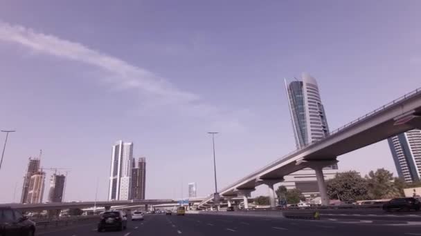 Multi-level weg uitwisselingen op de Sheikh Zayed Road stock footage video — Stockvideo