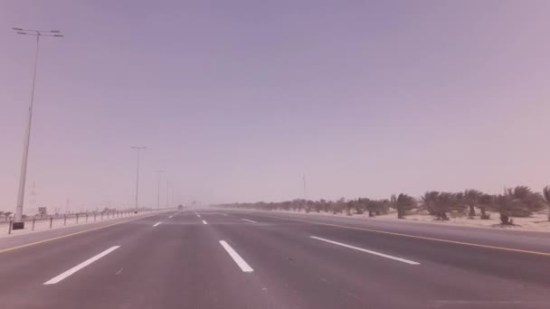 Sandstorm sopar sand på motorvägen arkivfilmer video — Stockvideo