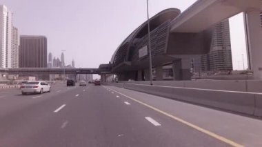 Dubai Stok görüntüleri video Şeyh Zayed yolu üzerinde Metro İstasyonu