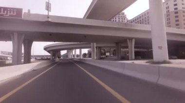 Modern çok düzeyli yolun kavşak içinde Dubai Stok görüntüleri video