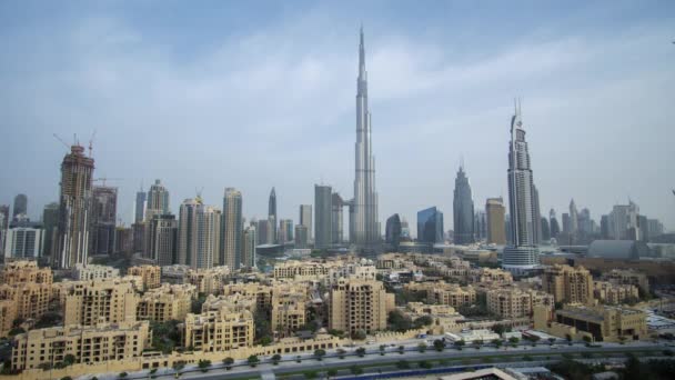 Burj Khalifa und Dubai im Morgengrauen im Zeitraffer Stock Footage Video — Stockvideo