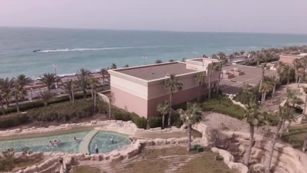 Territoire d'aquapark Aquaventure in Atlantis Resort stock footage video — Video