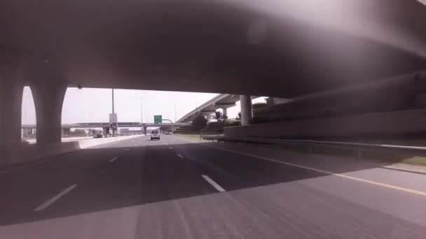 Carrefours routiers modernes à plusieurs niveaux à Dubaï images vidéo — Video