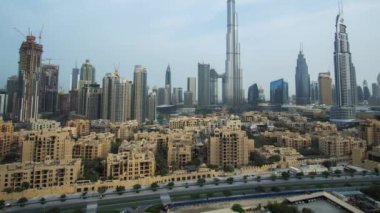 Uluslararası Dubai Kongre ve Sergi Sarayı ve Downtown Dubai şafakta hızlandırılmış Stok görüntüleri video