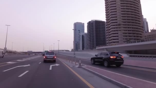 Moderne mehrstöckige Straßenkreuzungen in Dubai Stock Footage Video — Stockvideo