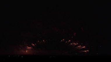 Siyah gökyüzü arka plan Stok görüntüleri video üzerinde renkli havai fişek