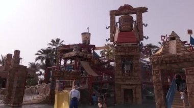 Atlantis Resort Stok görüntüleri video içinde aquapark Aquaventure'den şehirde çocuk su
