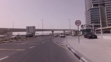 Modern çok düzeyli yolun kavşak içinde Dubai Stok görüntüleri video