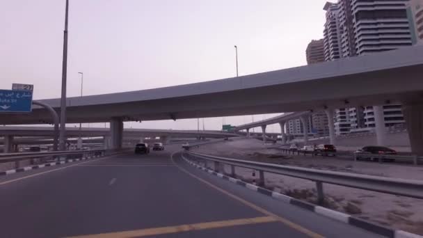 Junções rodoviárias multi-nível modernas em Dubai imagens de vídeo — Vídeo de Stock