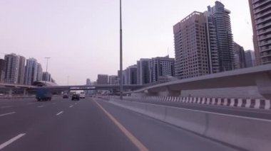 Dubai Stok görüntüleri video Şeyh Zayed yolu üzerinde Metro İstasyonu