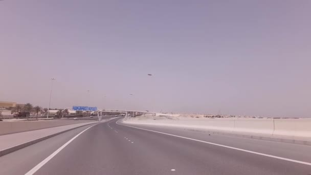 Junções rodoviárias modernas em Abu Dhabi imagens de vídeo — Vídeo de Stock