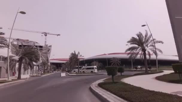 Viaggio in auto alla Ferrari World Yas Island ad Abu Dhabi stock footage video — Video Stock