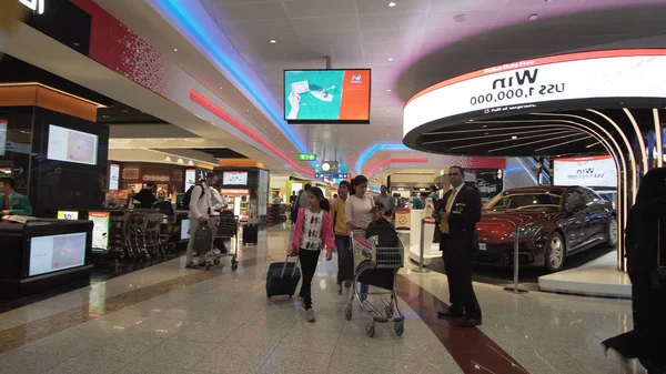 Διεθνές Αεροδρόμιο του Ντουμπάι είναι το κύριο διεθνές αεροδρόμιο που εξυπηρετεί Ντουμπάι, Ηνωμένα Αραβικά Εμιράτα και είναι το πιο πολυσύχναστο αεροδρόμιο κόσμους από διεθνείς επιβατικές μεταφορές — Φωτογραφία Αρχείου