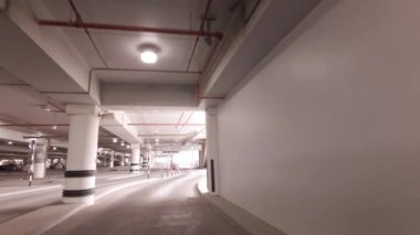 Yas Island Abu Dhabi Stok görüntüleri video otopark araba çok düzeyli