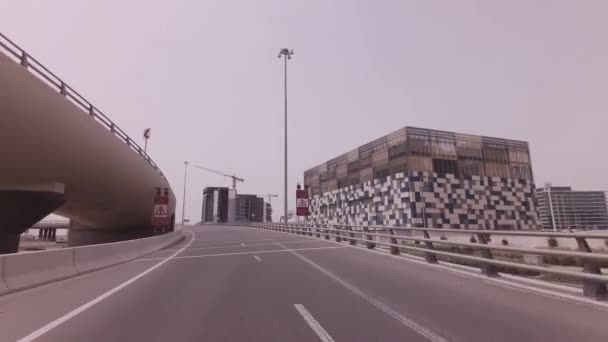 Abu Dhabi Emiratos Árabes Unidos Abril 2018 Modernos Cruces Carreteras — Vídeo de stock
