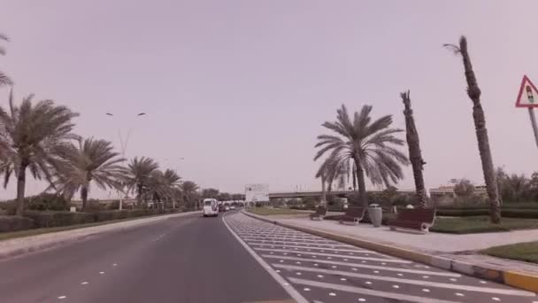 Bilresa på Yas Island i Abu Dhabi arkivfilmer video — Stockvideo