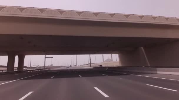 Vägen i Abu Dhabi arkivfilmer video — Stockvideo