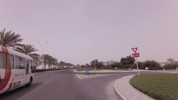 Autofahrt auf Yas-Insel in Abu Dhabi Stock Footage-Video — Stockvideo