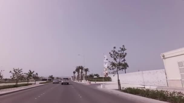 Viaggio in auto al Louvre Abu Dhabi stock footage video — Video Stock
