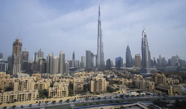 Burj Khalifa e il centro di Dubai all'alba — Foto Stock
