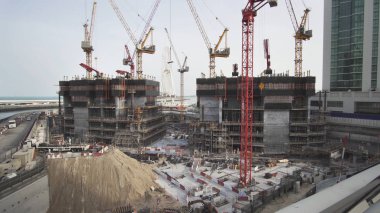 Dubai Yat Limanı sahildeki görkemli İnşaat