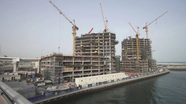 Грандиозное строительство на набережной Дубаи Марина — стоковое фото