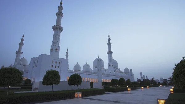 谢赫扎耶德大清真寺是世界上六大清真寺之一 — 图库照片