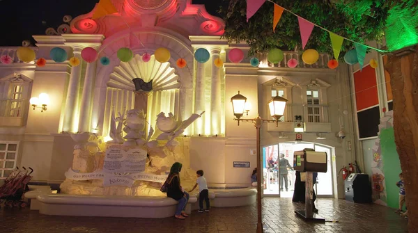 KidZania Dubai oferece às crianças e seus pais um ambiente educacional seguro e muito realista no Dubai Mall — Fotografia de Stock