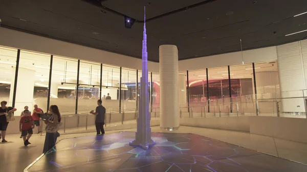 Модель з найвищою будівлею в світі, Burj Халіфа — стокове фото