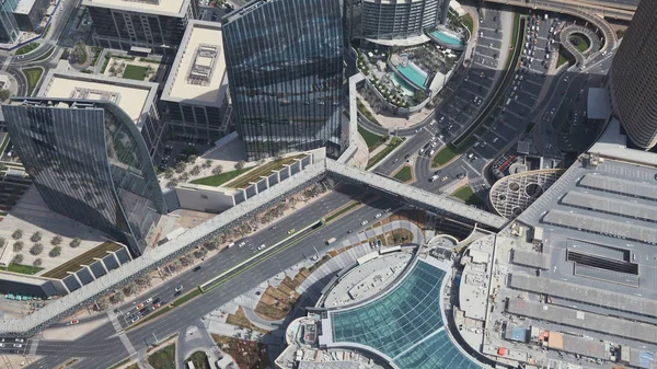 Современные городские дороги в центре Дубая вид сверху — стоковое фото