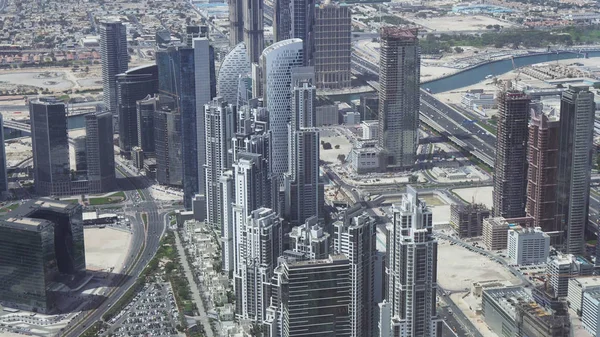 Sheikh Zayed Road, Dubai mali ilçe merkezinde modern gökdelenler