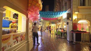 KidZania Dubai çocuklar ve ebeveynleri Dubai alışveriş merkezinde güvenli ve çok gerçekçi eğitim ortamı sağlar