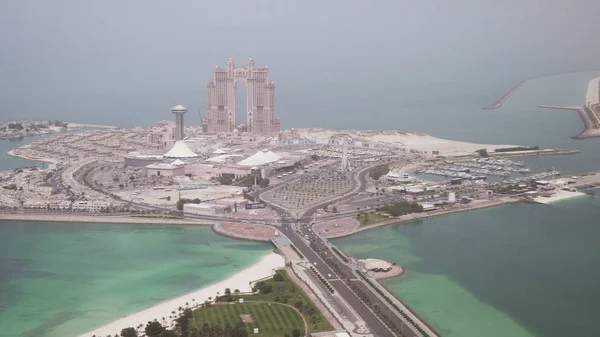 Bela vista superior de Abu Dhabi — Fotografia de Stock
