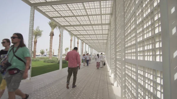 Территория нового музея Лувр в Абу-Даби — стоковое фото
