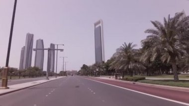Araba gezisi yakınındaki Abu Dabi Stok görüntüleri video içinde gökdelenler Etihad Kuleleri
