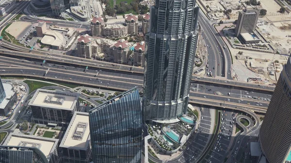 Moderne Stadtstraßen in der Innenstadt Dubais Blick von oben — Stockfoto