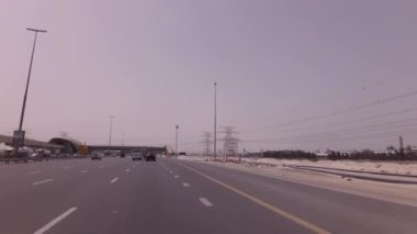 Dubai Stok görüntüleri video Şeyh Zayed yolu üzerinde Metro İstasyonu