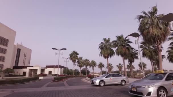 ホテル パーク ハイアット アブダビ ストック映像ビデオで車の旅 — ストック動画