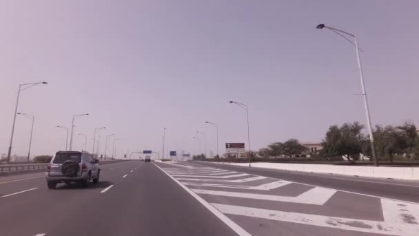 Weg van de kunstmatige eilanden naar de Abu Dhabi stock footage video — Stockvideo