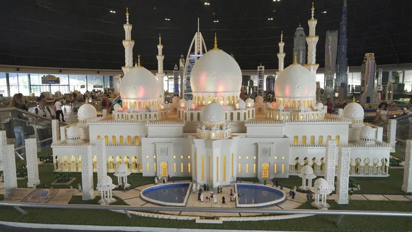 Exhibition of mock-ups Sheikh Zayed Grand Mosque made of Lego pieces in Miniland Legoland at Dubai Parks and Resorts — Stock Photo, Image