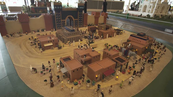 Exposition de maquettes des monuments les plus célèbres faits de pièces Lego au Miniland Legoland dans les parcs et stations balnéaires de Dubaï — Photo