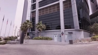 Araba gezisi yakınındaki Abu Dabi Stok görüntüleri video içinde gökdelenler Etihad Kuleleri