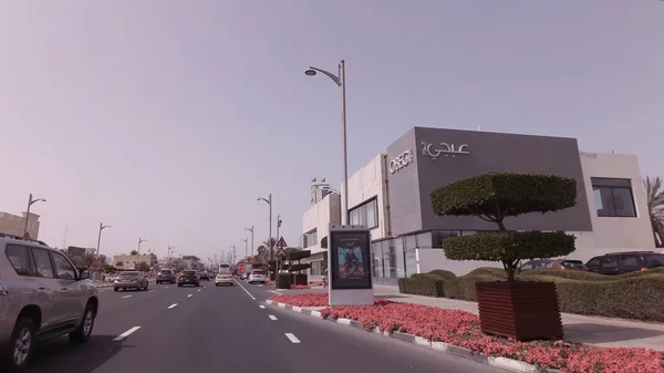 Viaje en coche en la zona de élite Jumeirah en Dubai —  Fotos de Stock
