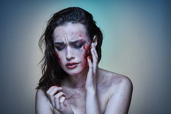 Beautiful girl with a wounded face in the blood — Stock Photo, Image