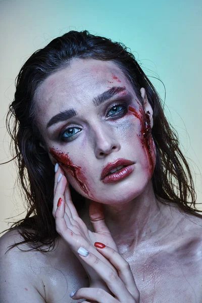 Beautiful girl with a wounded face in the blood — Stock Photo, Image