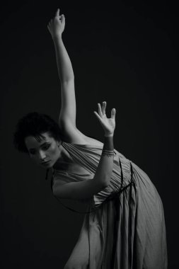 siyah ve beyaz kadın portre dans