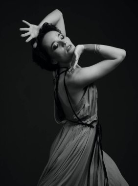 siyah ve beyaz kadın portre dans