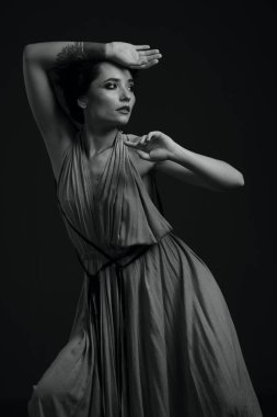 siyah ve beyaz kadın portre dans