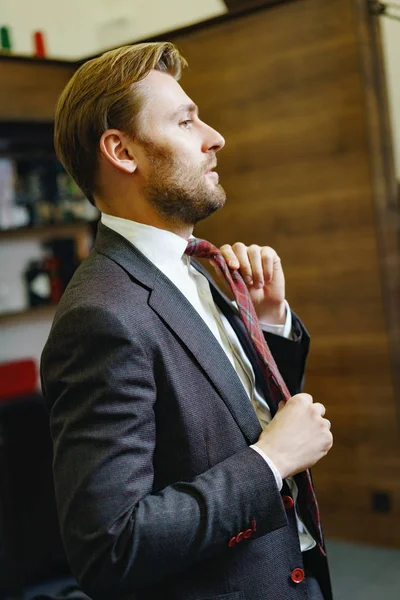 Doordachte bedrijfsmedewerker — Stockfoto