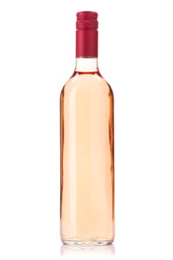 Beyaz arka plan üzerinde izole rose şarap şişesi